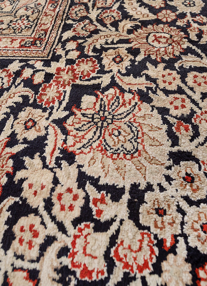gulmarg green silk hand knotted Rug - CloseUp