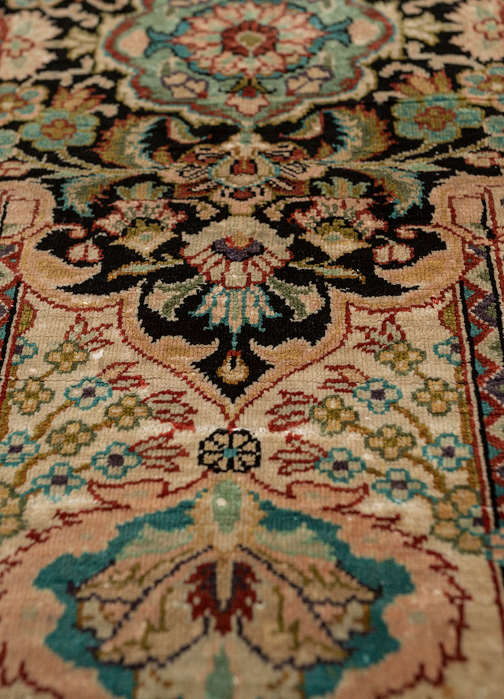 gulmarg green silk hand knotted Rug - CloseUp