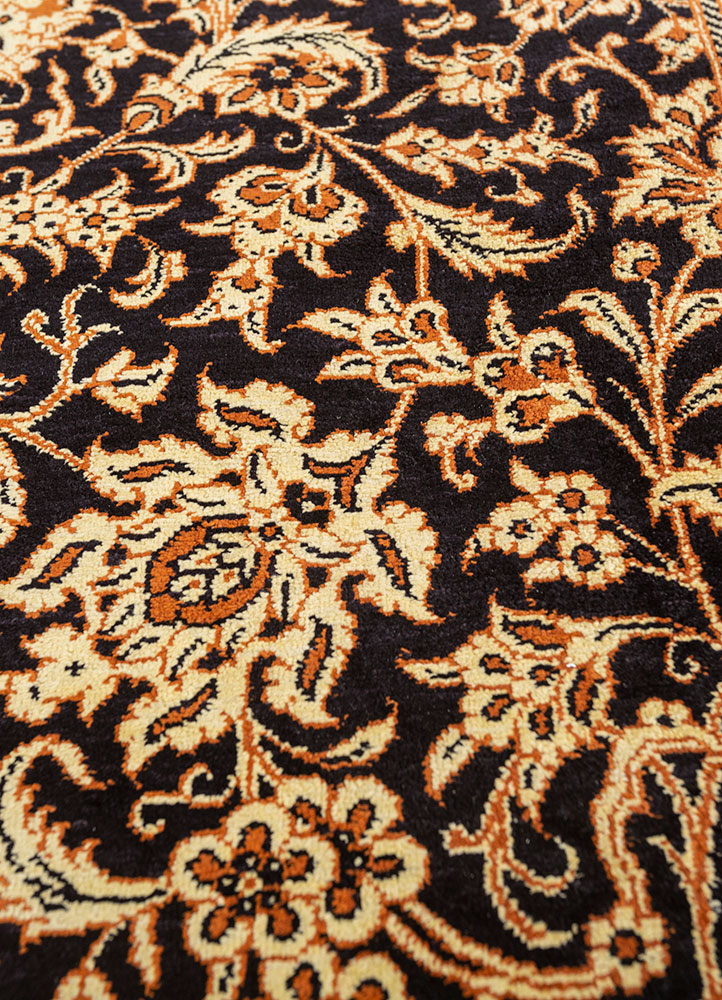 gulmarg red and orange silk hand knotted Rug - CloseUp