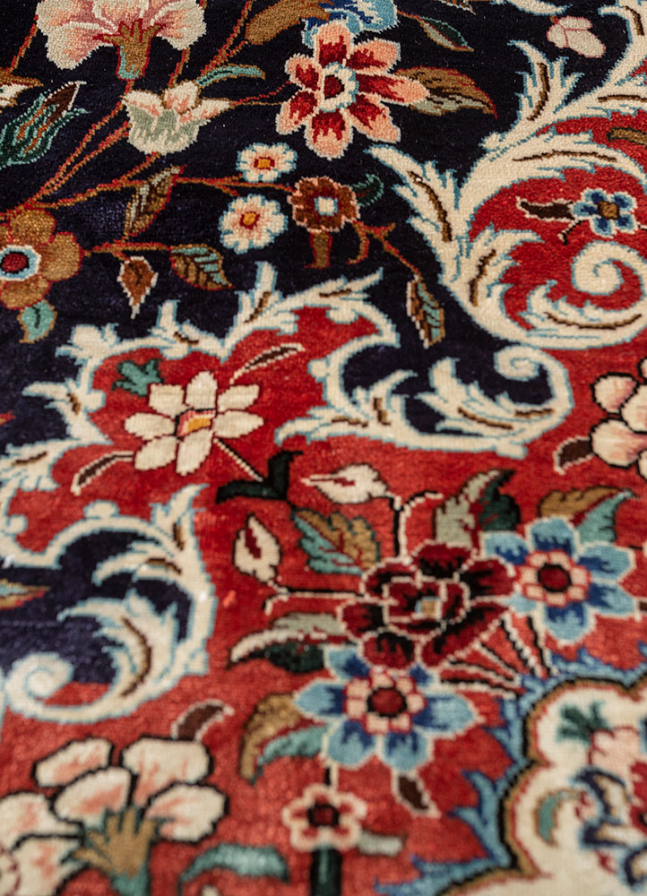 gulmarg red and orange silk hand knotted Rug - CloseUp