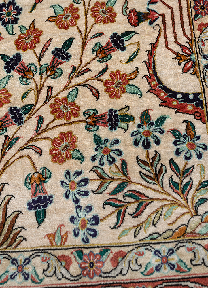 gulmarg red and orange silk hand knotted Rug - CloseUp