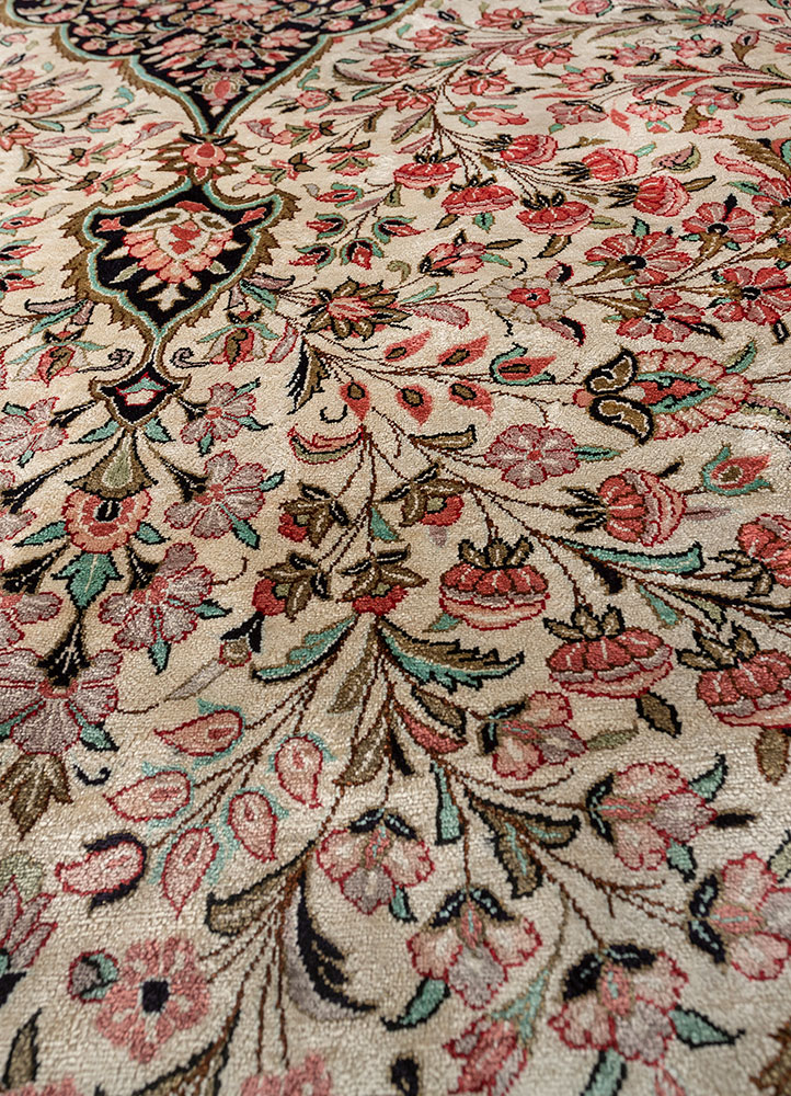 gulmarg green silk hand knotted Rug - CloseUp