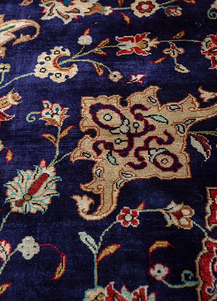 gulmarg red and orange silk hand knotted Rug - CloseUp