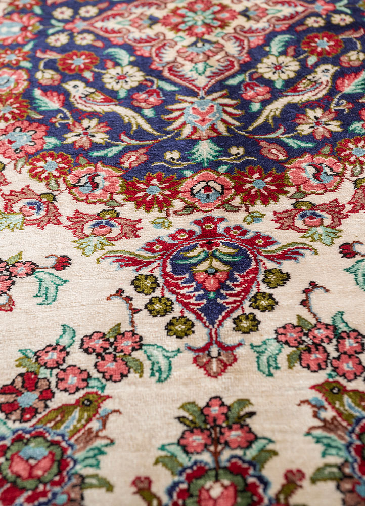 gulmarg red and orange silk hand knotted Rug - CloseUp