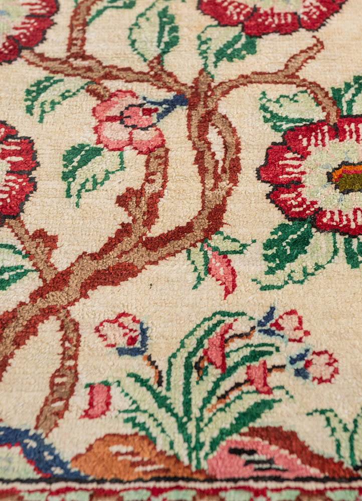 gulmarg red and orange silk hand knotted Rug - CloseUp