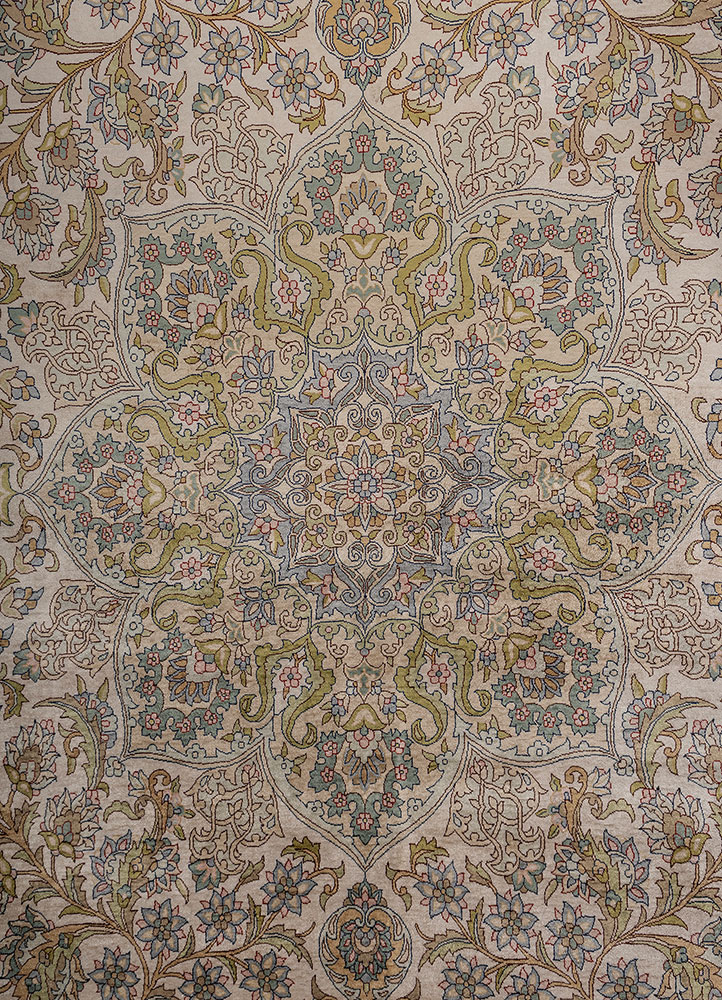 gulmarg green silk hand knotted Rug - CloseUp