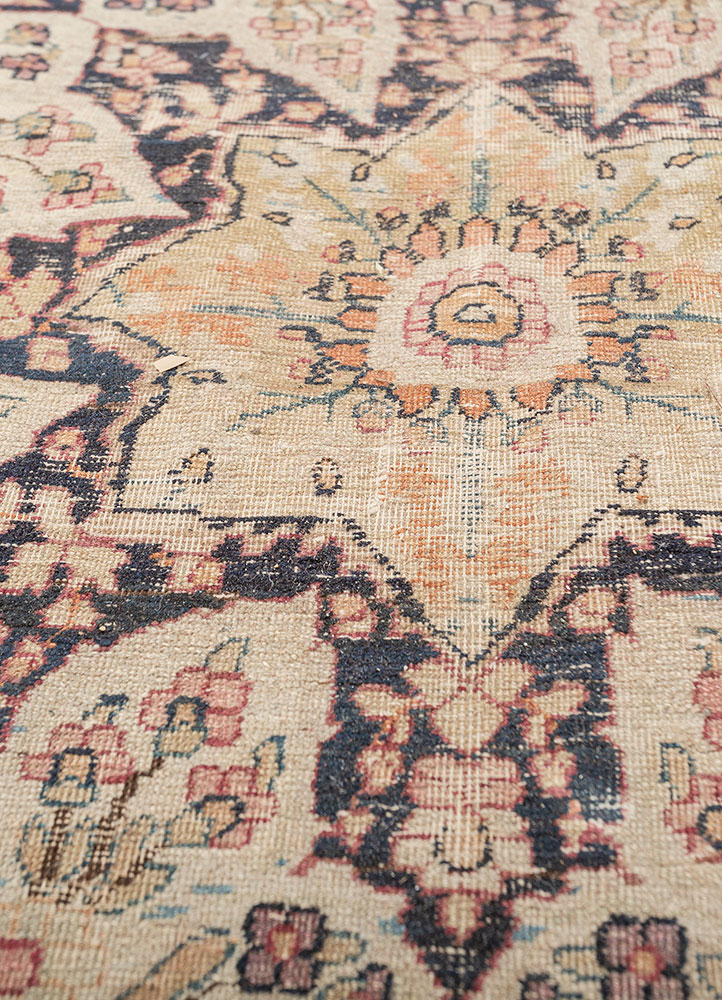 aalam gold wool hand knotted Rug - CloseUp