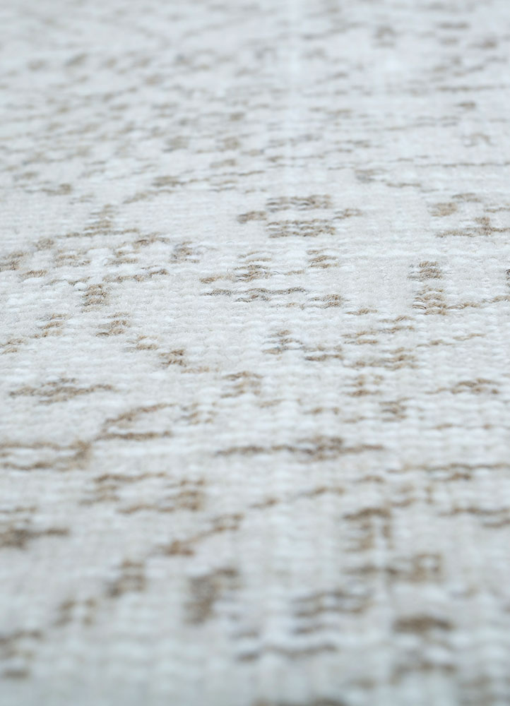 vintage ivory wool hand knotted Rug - CloseUp