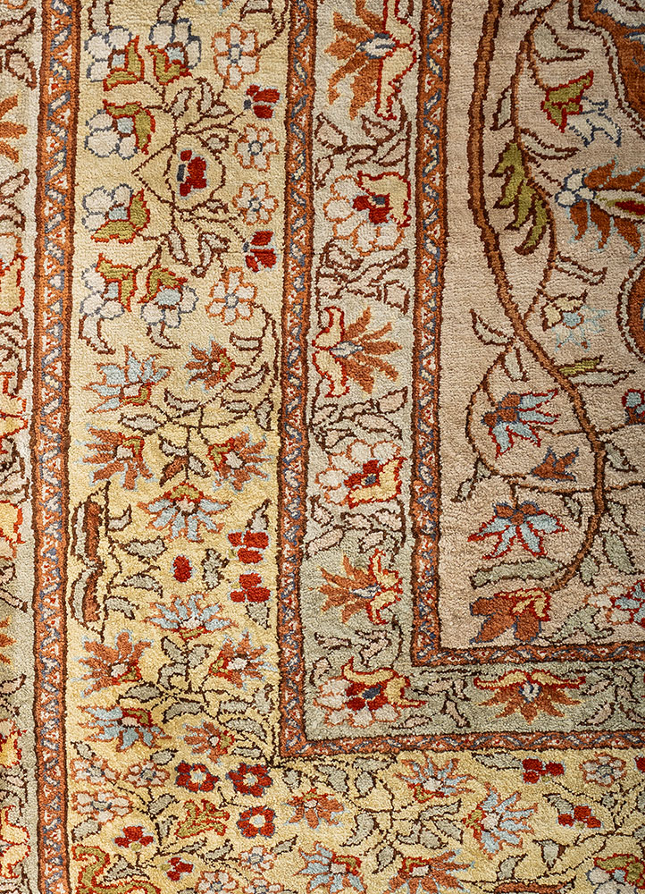 gulmarg gold silk hand knotted Rug - CloseUp