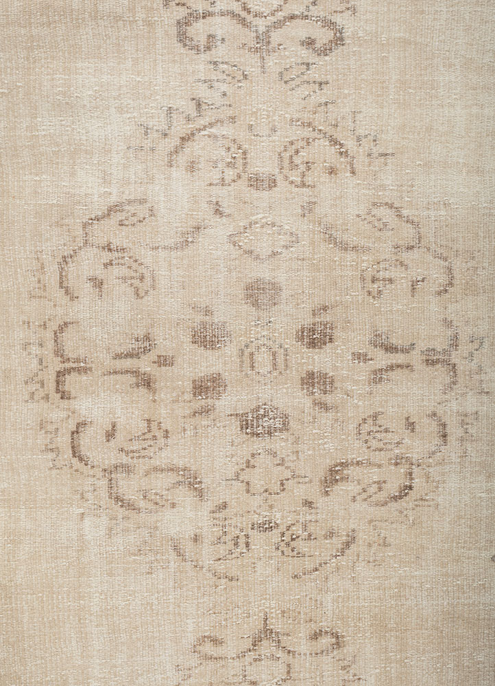 vintage green wool hand knotted Rug - CloseUp