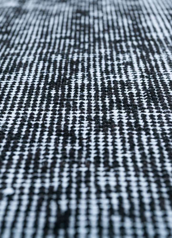 lacuna grey and black wool hand knotted Rug - CloseUp