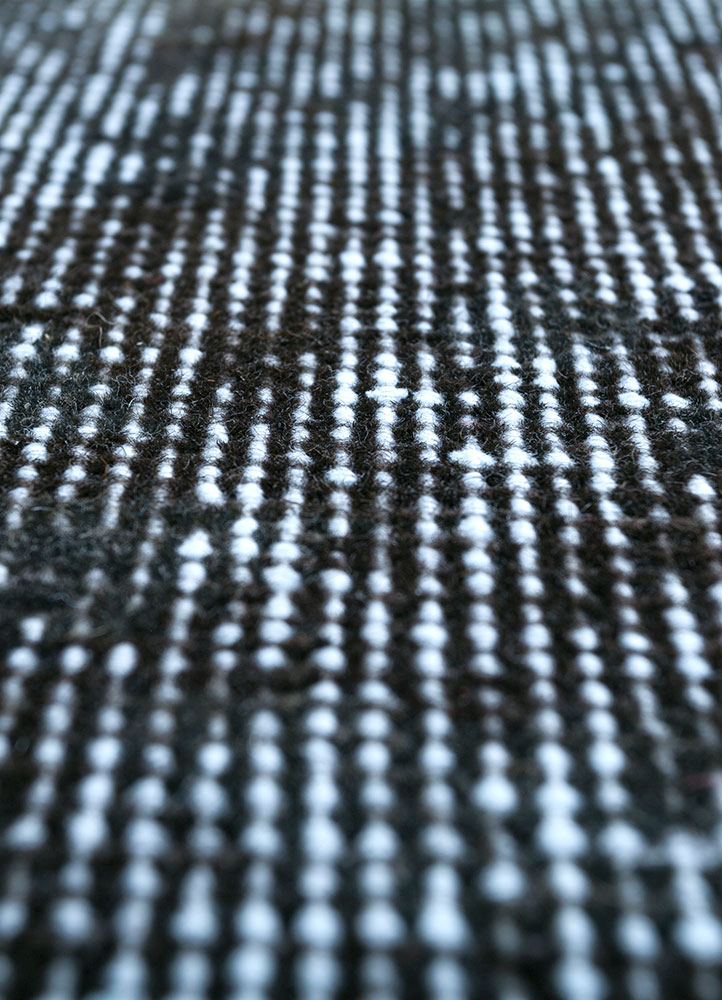 lacuna grey and black wool hand knotted Rug - CloseUp