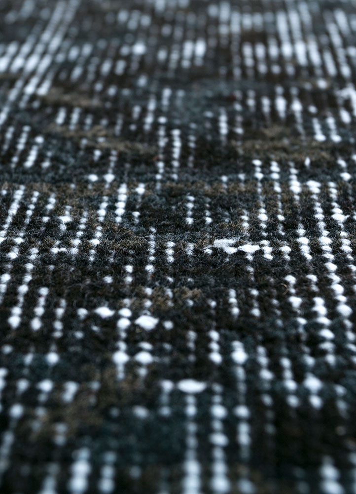 lacuna grey and black wool hand knotted Rug - CloseUp