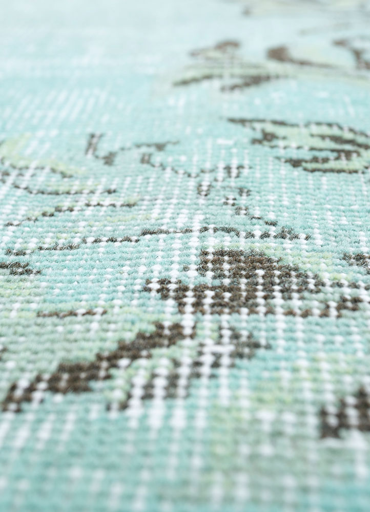 vintage green wool hand knotted Rug - CloseUp