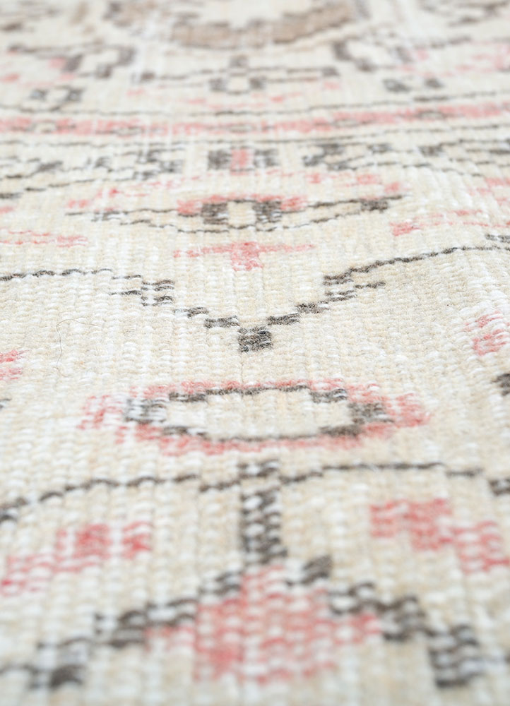 vintage beige and brown wool hand knotted Rug - CloseUp