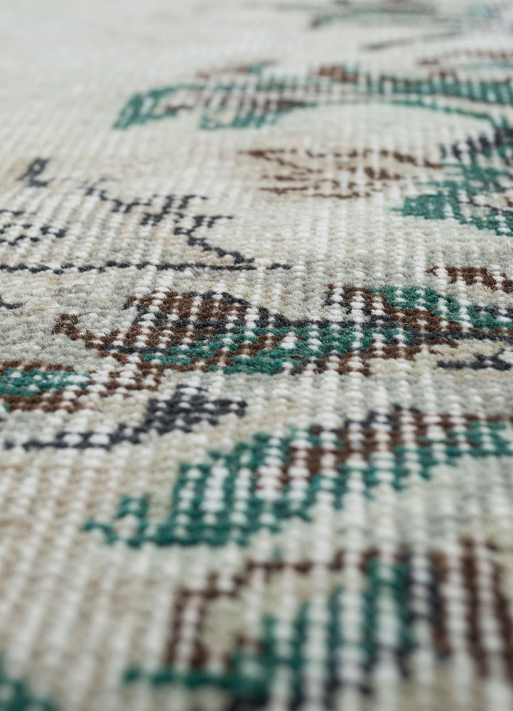 vintage beige and brown wool hand knotted Rug - CloseUp