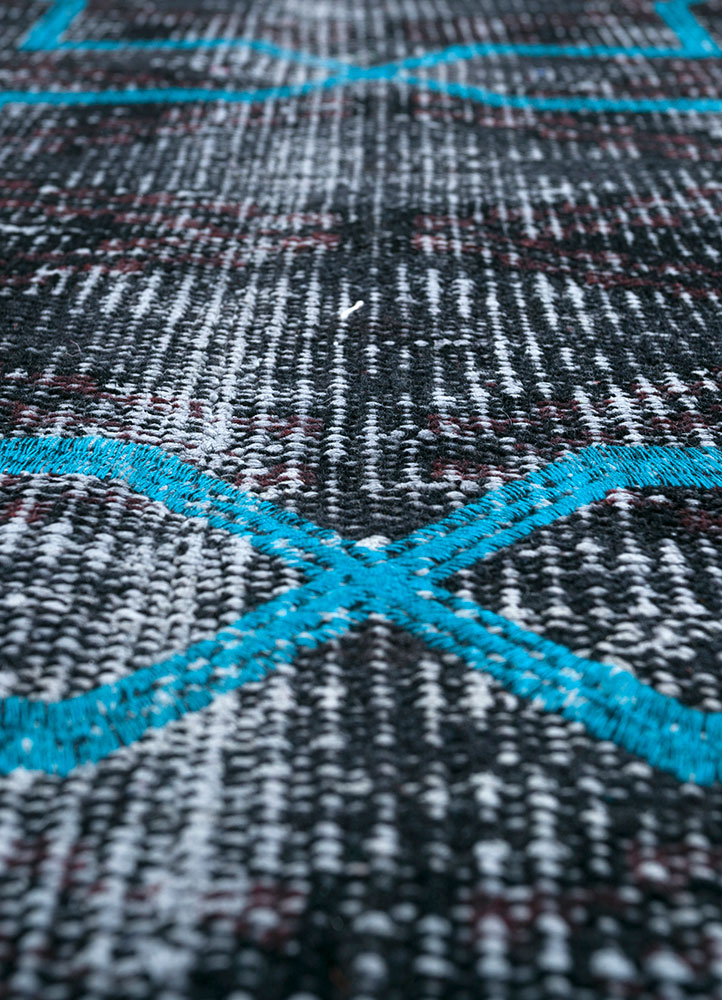 lacuna grey and black wool hand knotted Rug - CloseUp