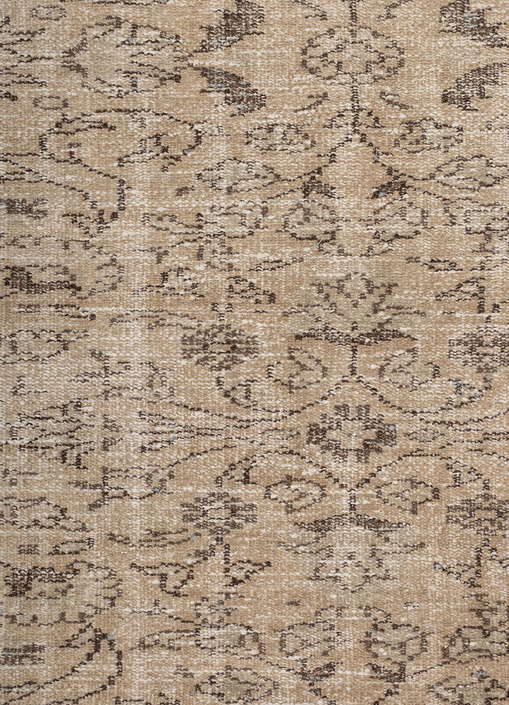 vintage green wool hand knotted Rug - CloseUp