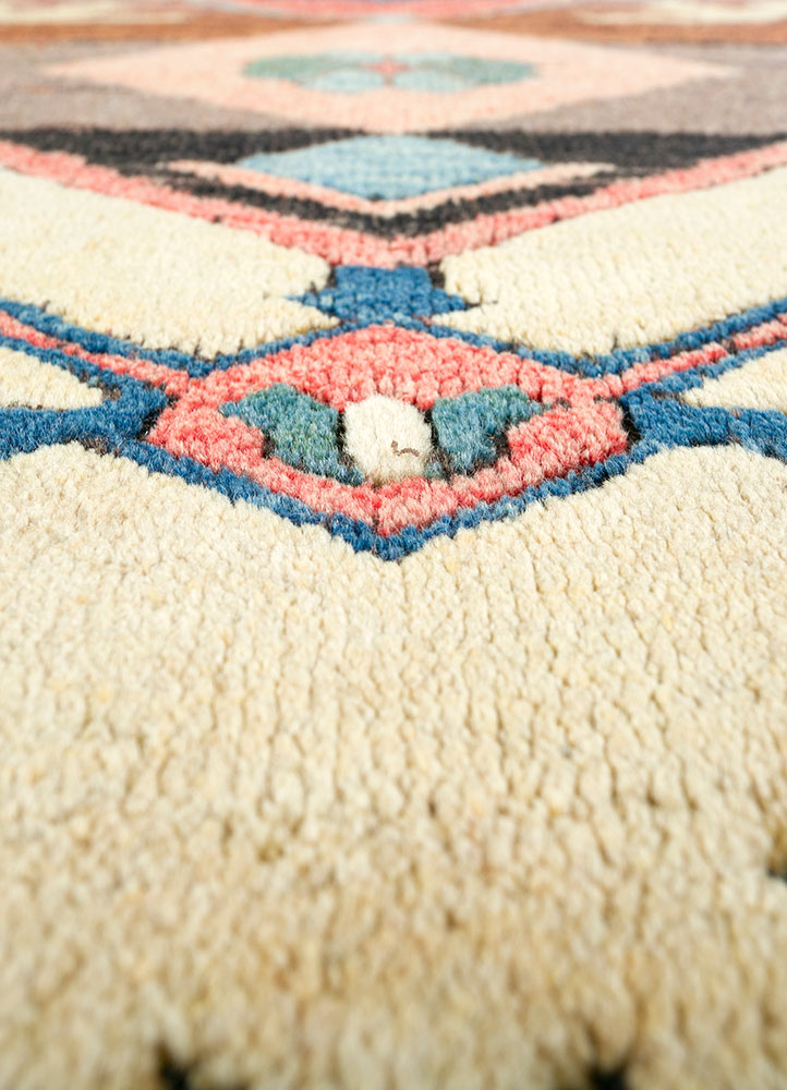 nuray red and orange wool hand knotted Rug - CloseUp
