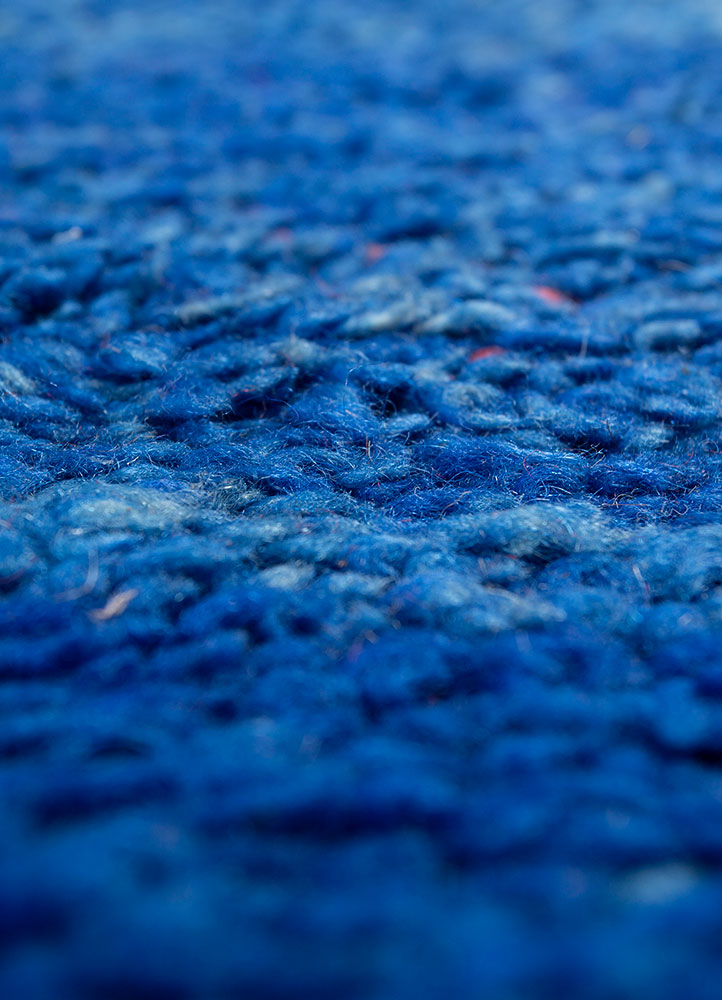 zuri blue wool hand knotted Rug - CloseUp