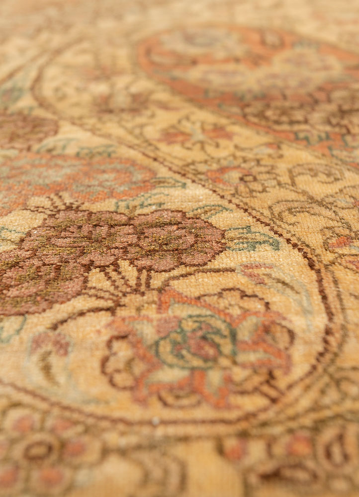 gulmarg red and orange silk hand knotted Rug - CloseUp