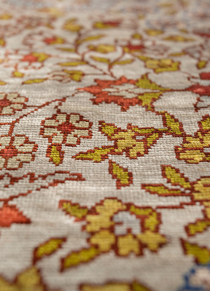 gulmarg ivory silk hand knotted Rug - CloseUp