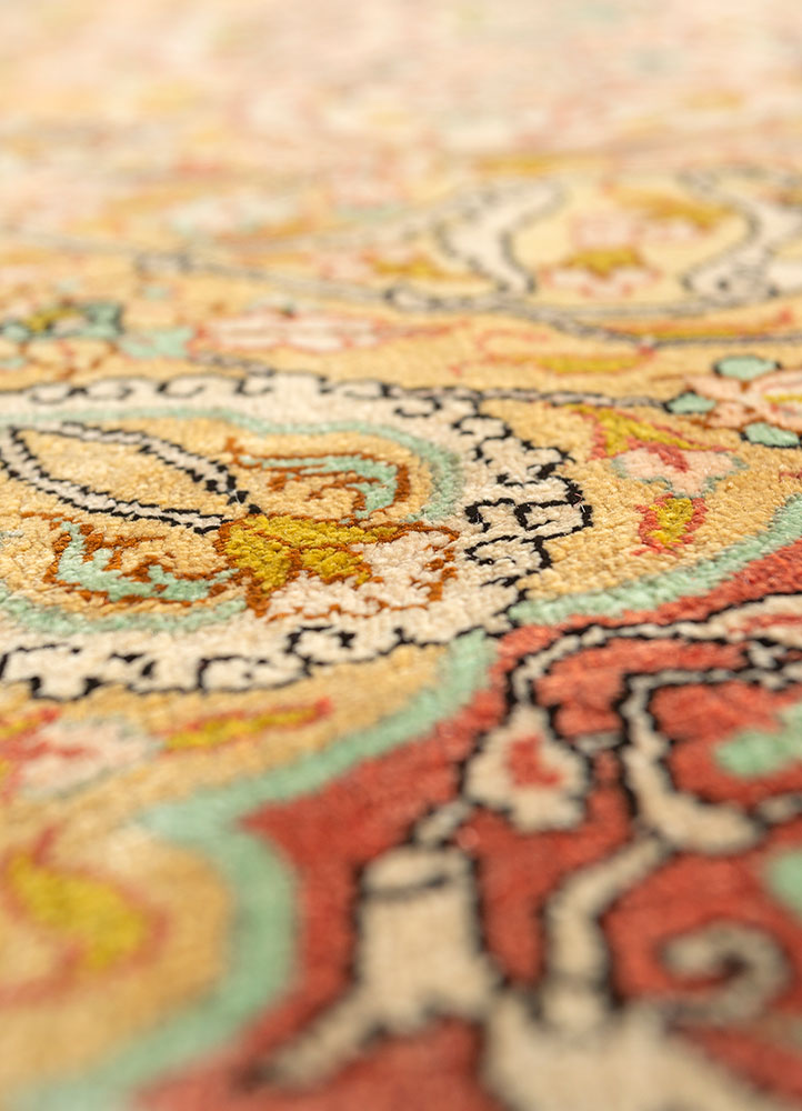 gulmarg ivory silk hand knotted Rug - CloseUp