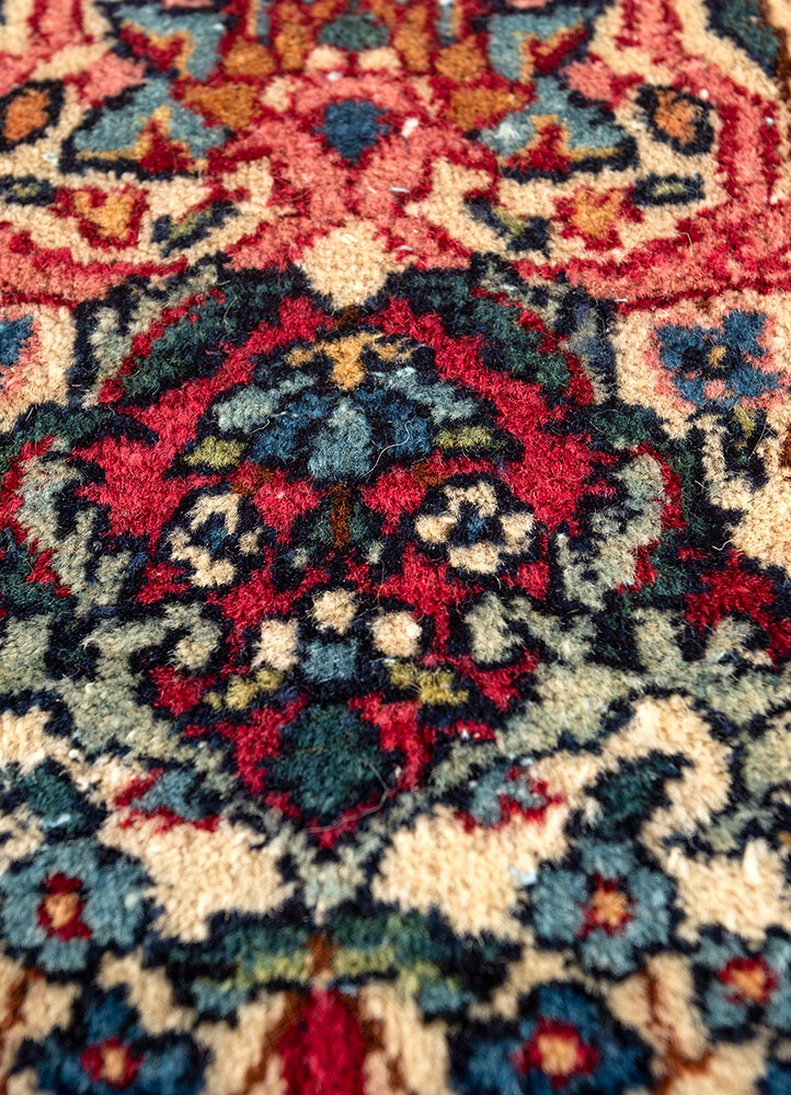 aalam ivory wool hand knotted Rug - CloseUp
