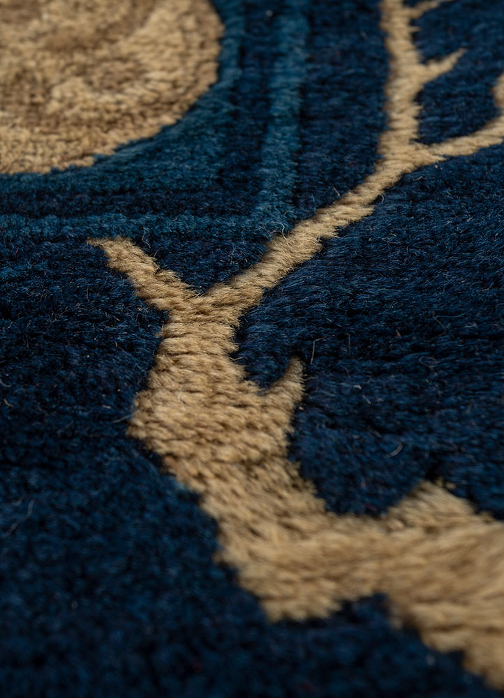 aalam grey and black wool hand knotted Rug - CloseUp
