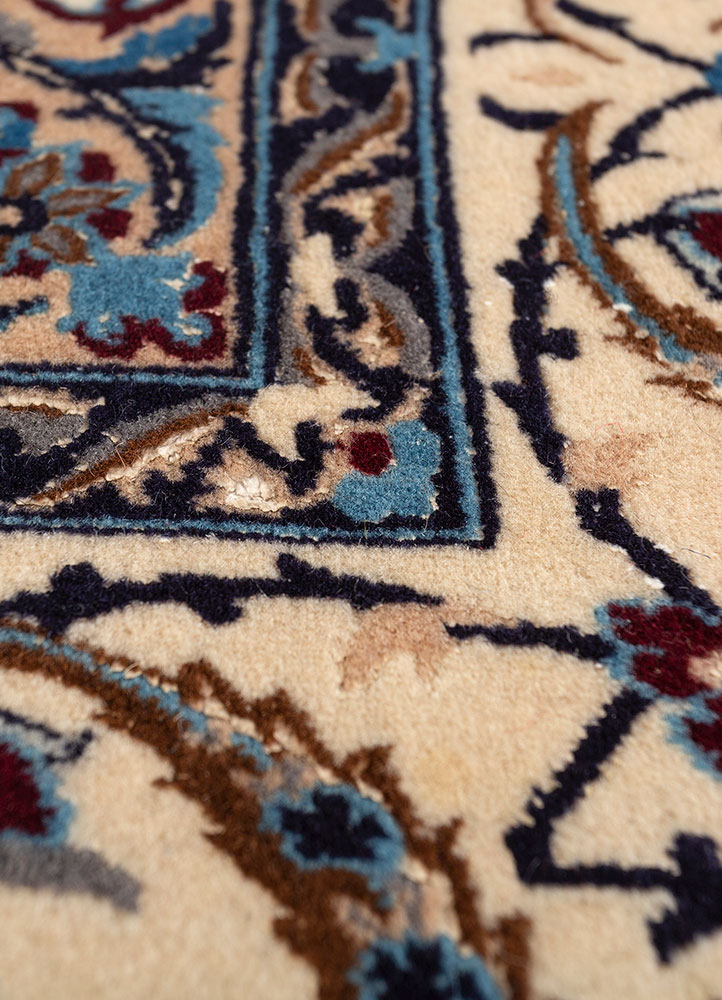 aalam ivory wool hand knotted Rug - CloseUp