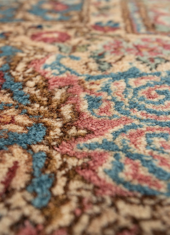 aalam gold wool hand knotted Rug - CloseUp