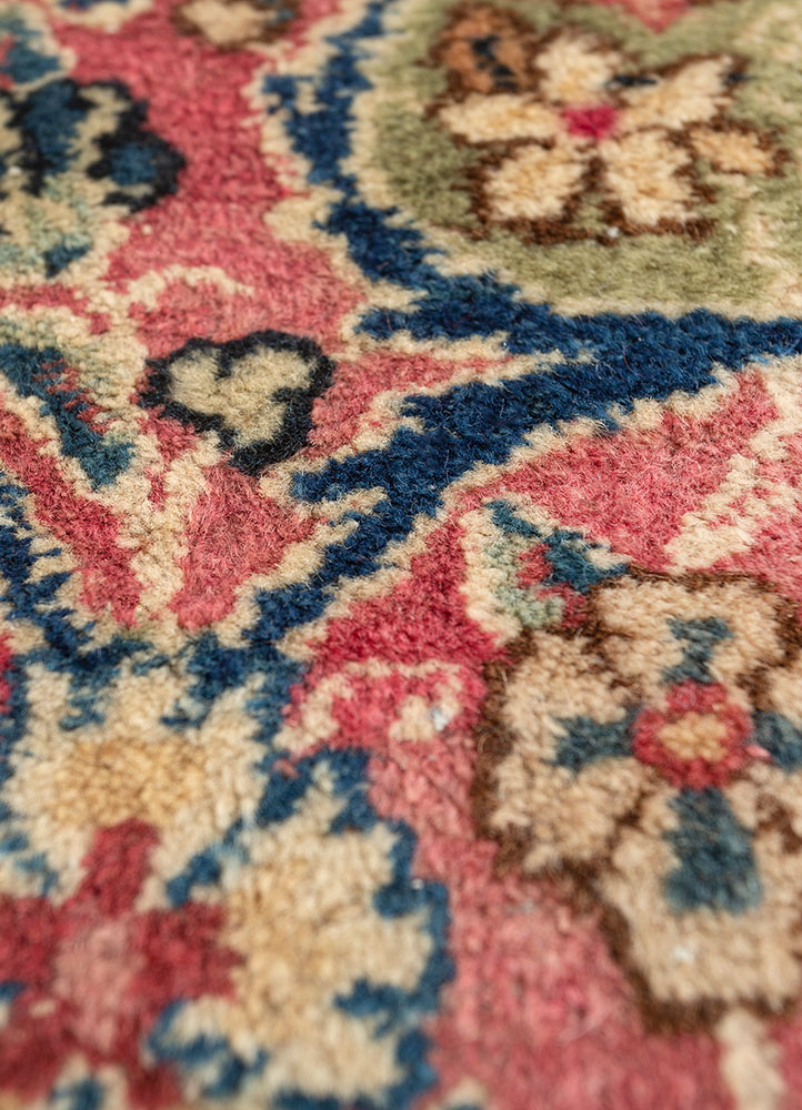aalam ivory wool hand knotted Rug - CloseUp