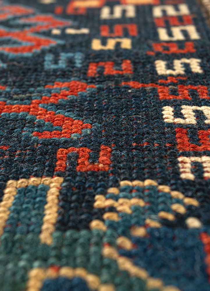kiaan blue wool hand knotted Rug - CloseUp