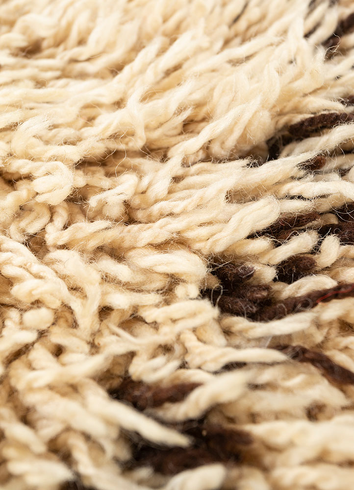 zuri gold wool hand knotted Rug - CloseUp