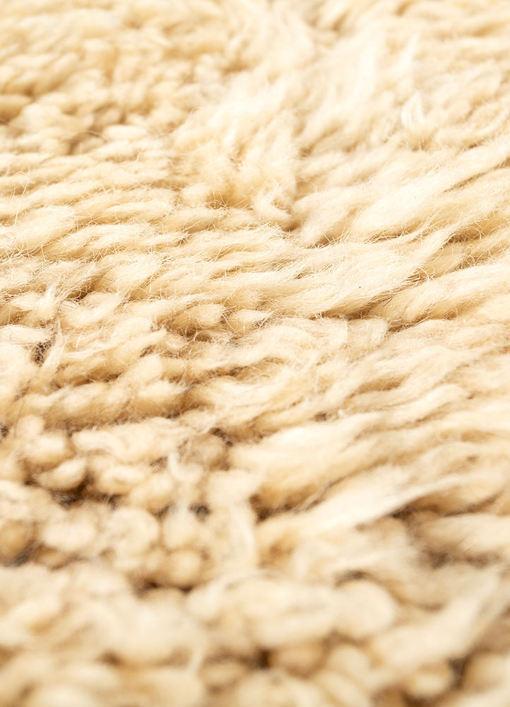zuri gold wool hand knotted Rug - CloseUp