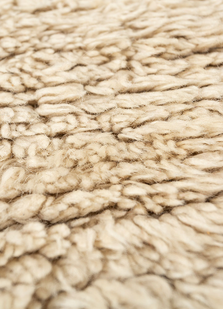 zuri ivory wool hand knotted Rug - CloseUp