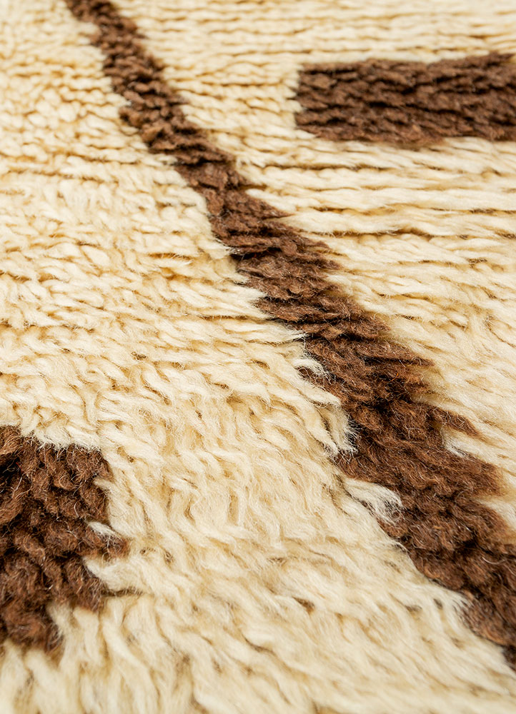 zuri ivory wool hand knotted Rug - CloseUp