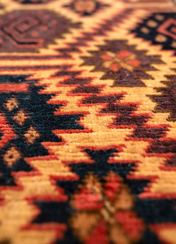 kiaan gold wool hand knotted Rug - CloseUp