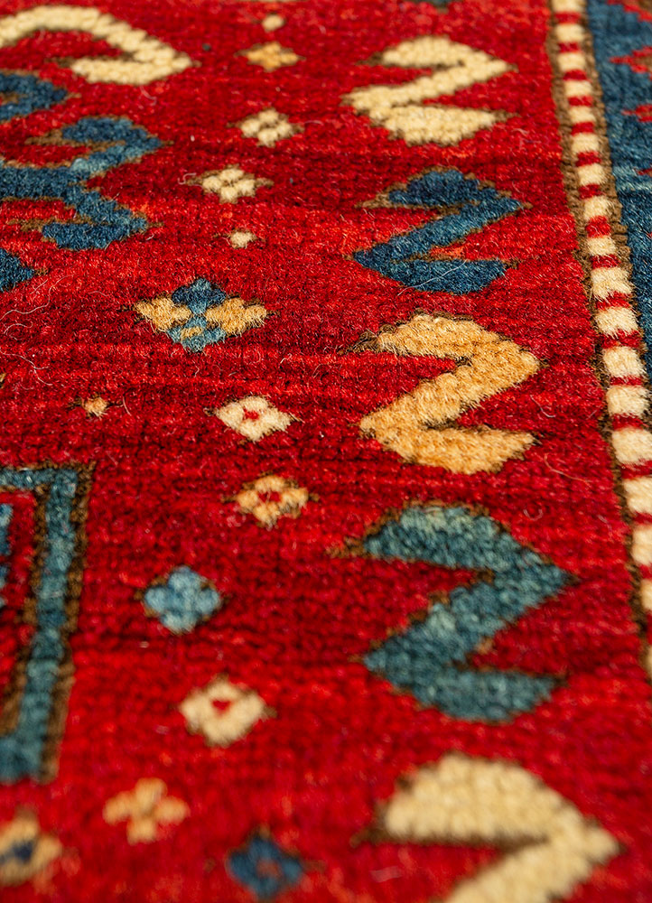 kiaan gold wool hand knotted Rug - CloseUp