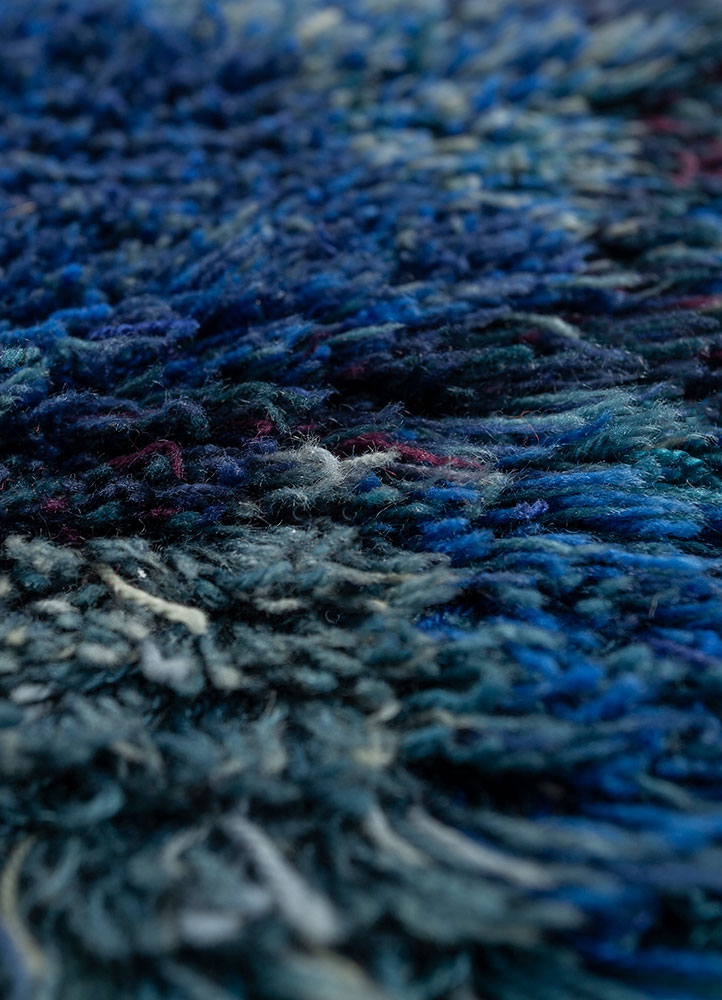 zuri blue wool hand knotted Rug - CloseUp