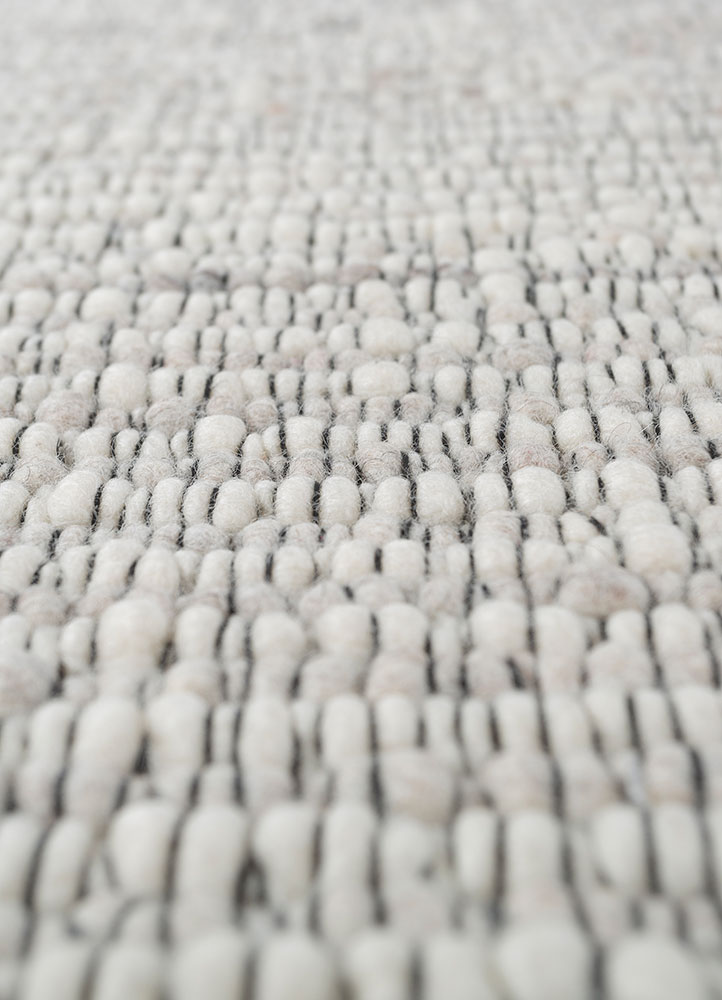 saga ivory wool hand loom Rug - CloseUp