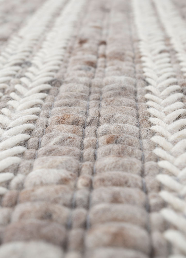 saga ivory wool hand loom Rug - CloseUp
