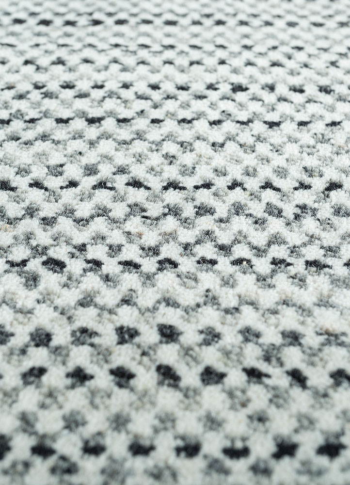 tesoro grey and black wool hand loom Rug - CloseUp