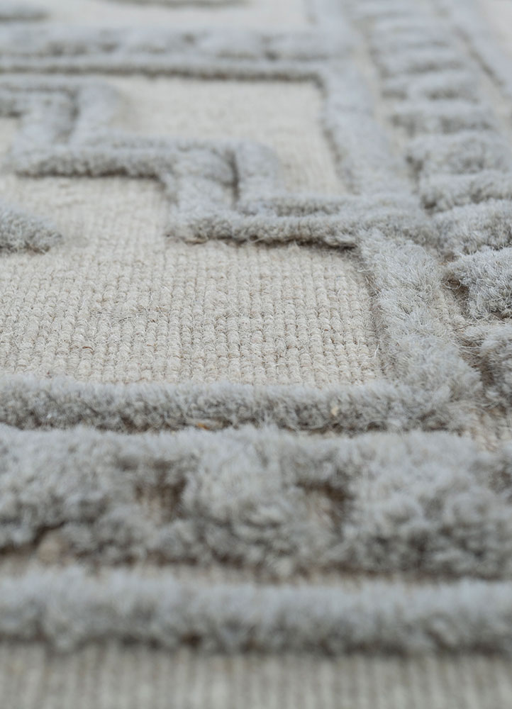 saga grey and black wool hand loom Rug - CloseUp
