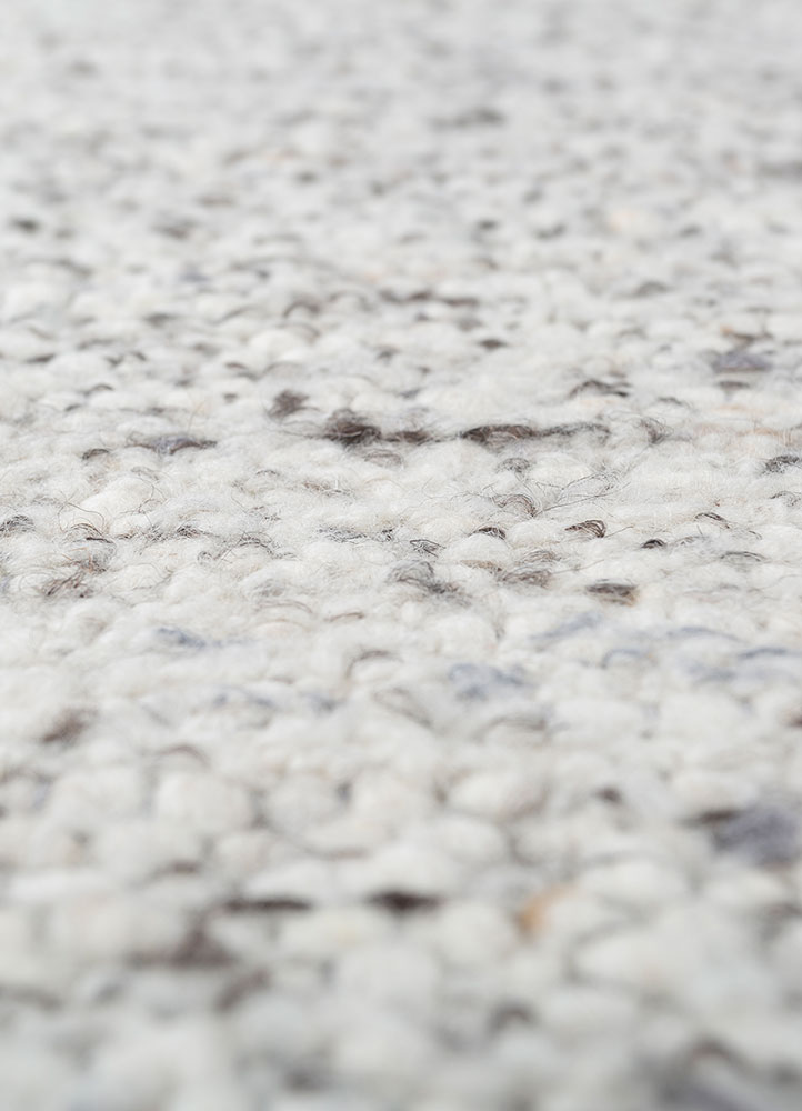 saga ivory wool hand loom Rug - CloseUp