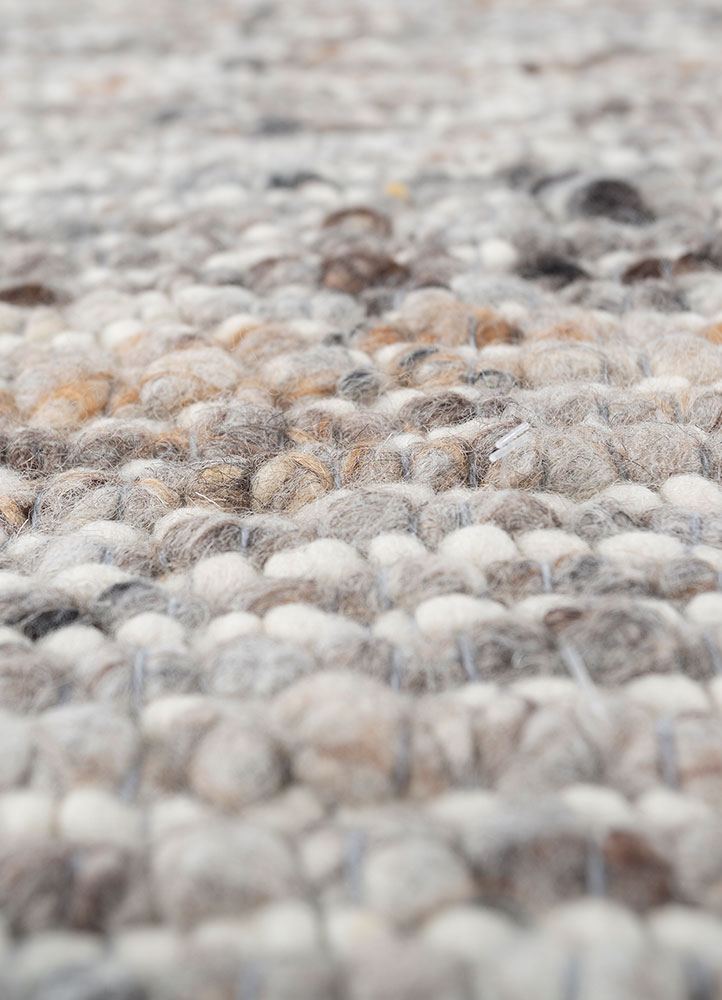 saga ivory wool hand loom Rug - CloseUp