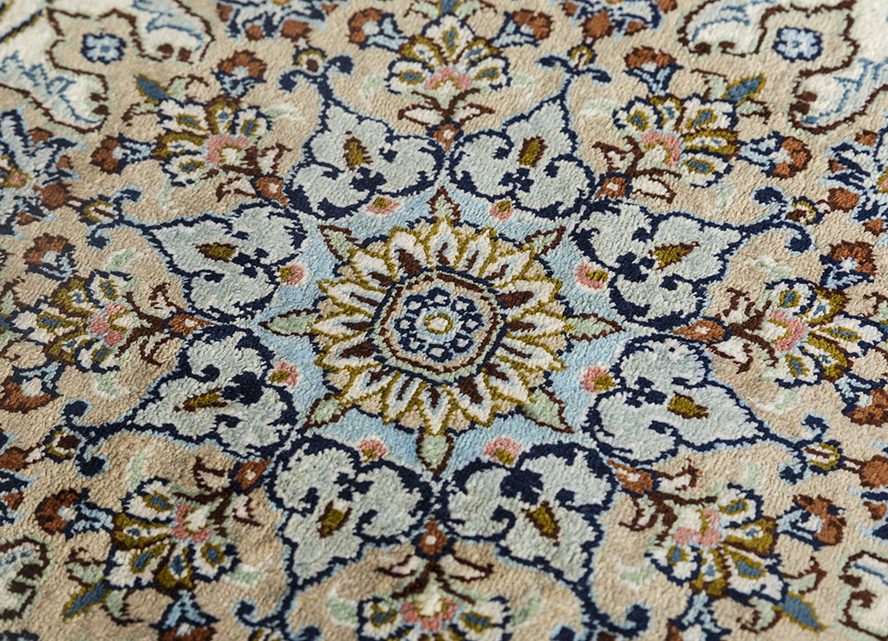 gulmarg grey and black silk hand knotted Rug - CloseUp