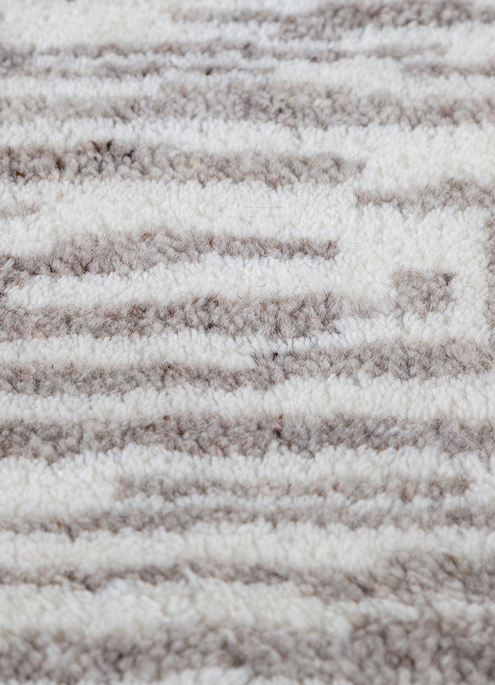 aprezo ivory wool hand knotted Rug - CloseUp