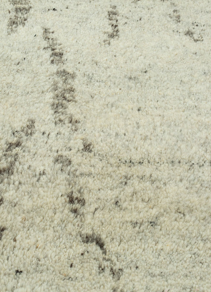zuri ivory wool hand knotted Rug - CloseUp
