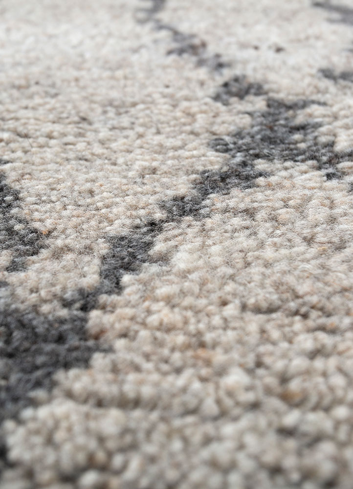 zuri grey and black wool hand knotted Rug - CloseUp